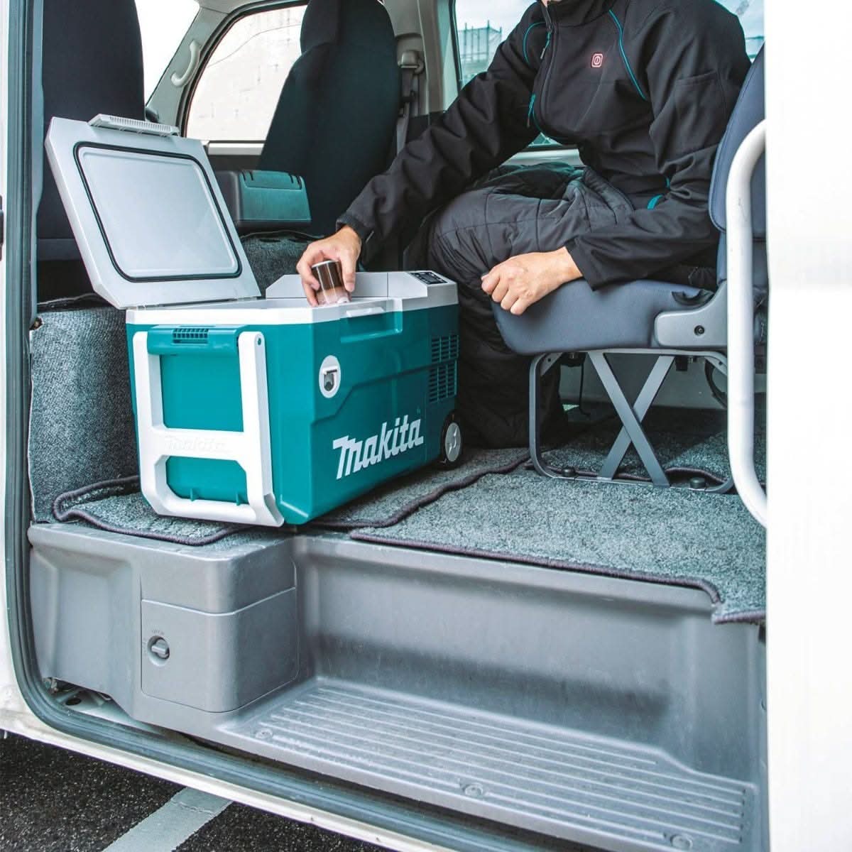Makita 18V X2 LXT 12V/24V DC Auto AC Cooler/Warmer w/ 18V LXT Battery & Charger Starter Pack (5.0Ah)