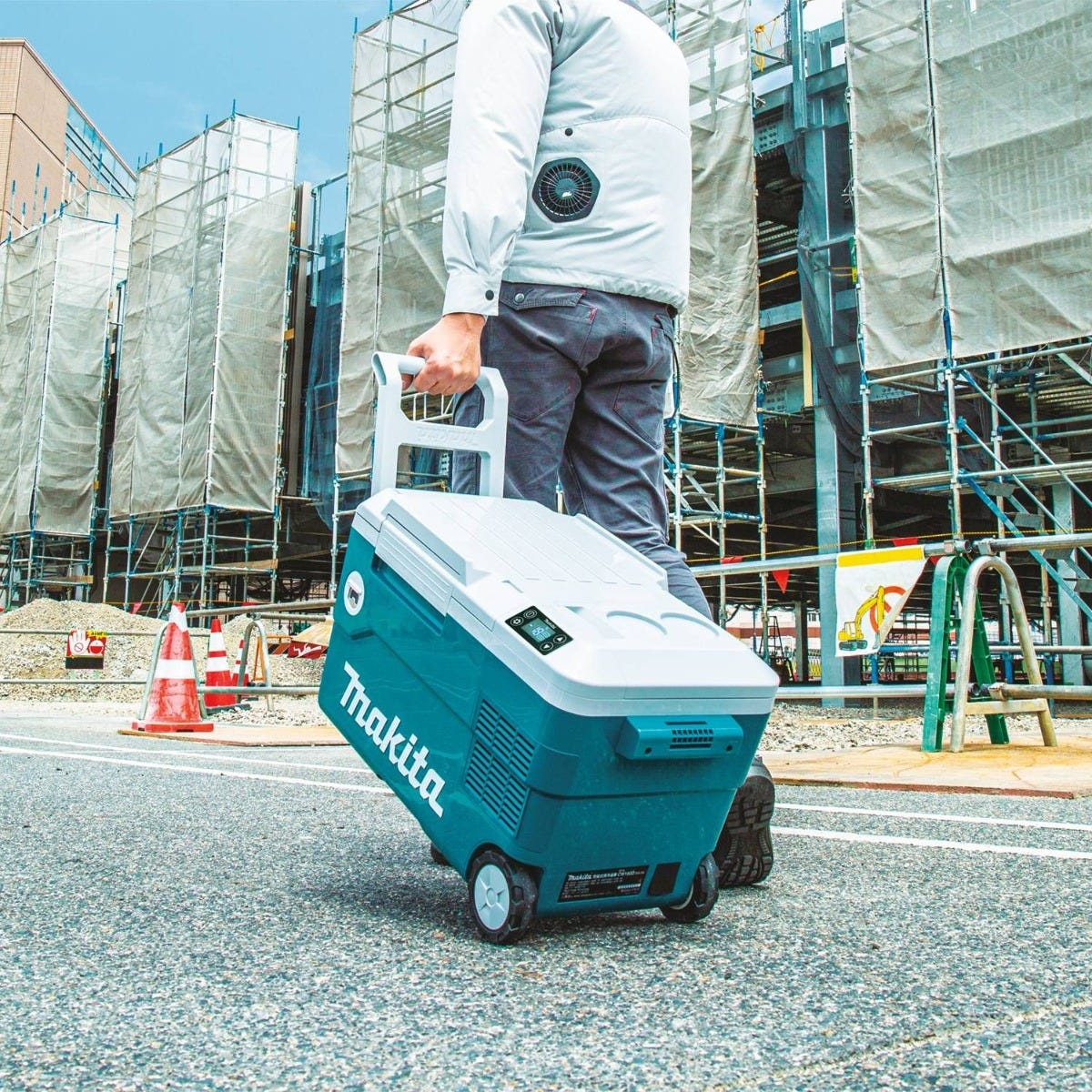 Makita DCW180Z 18V X2 LXT Lithium-Ion, 12V/24V DC Auto, and AC Cooler/Warmer, Tool Only