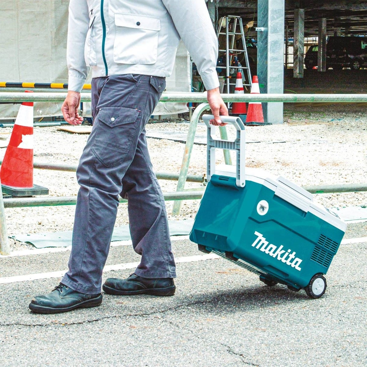Makita DCW180Z 18V X2 LXT Lithium-Ion, 12V/24V DC Auto, and AC Cooler/Warmer, Tool Only