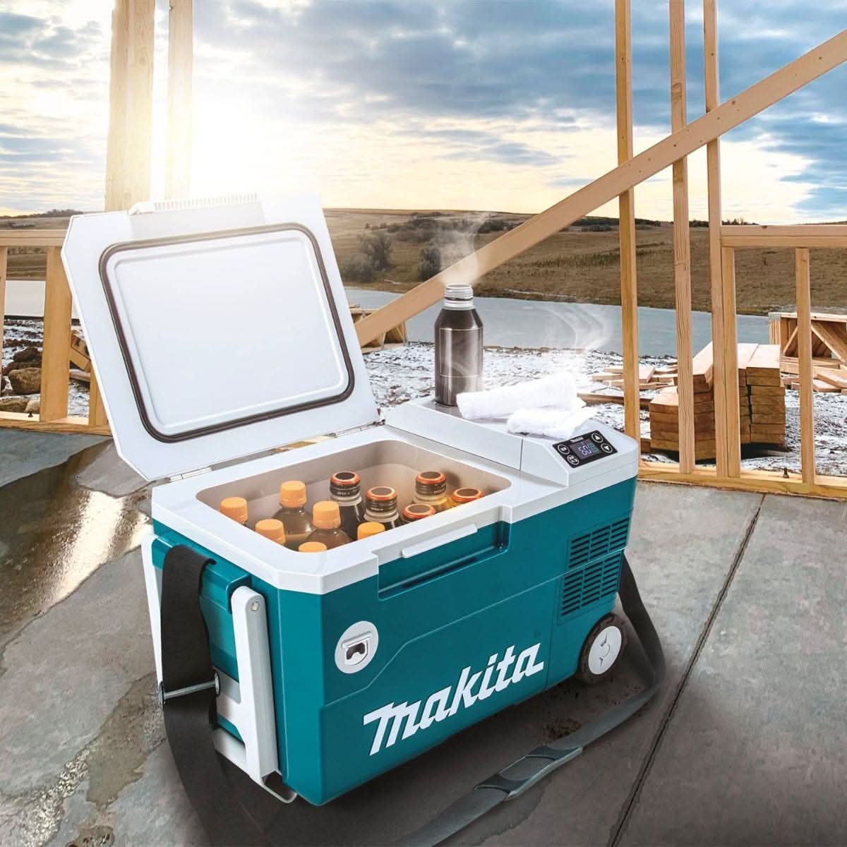 Makita 18V X2 LXT 12V/24V DC Auto AC Cooler/Warmer w/ 18V LXT Battery & Charger Starter Pack (5.0Ah)
