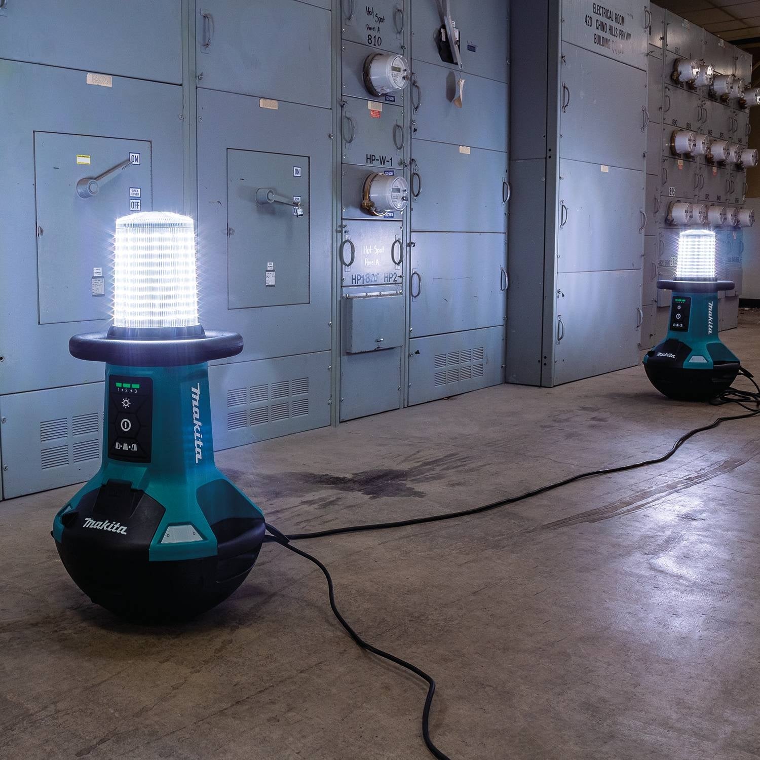 Makita DML810 18V X2 LXT Lithium-Ion Cordless Upright LED Area Light, Light Only