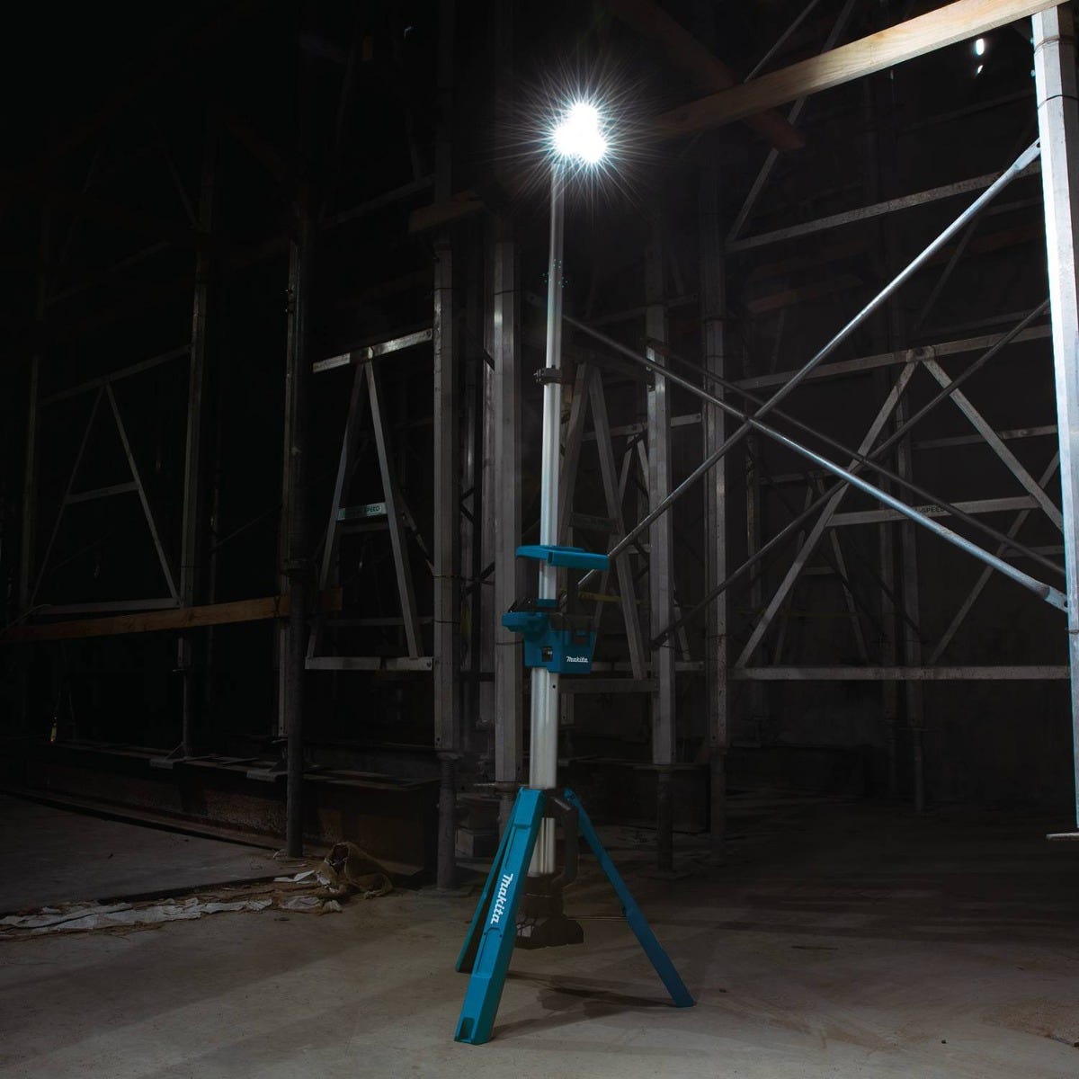 Makita DML813 18V LXT Lithium-Ion Cordless Tower Work Light, Light Only