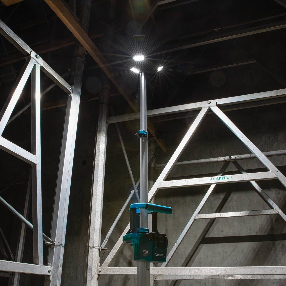 Makita DML814 18V LXT Lithium-Ion Cordless Tower Work/Multi-Directional Light, Light Only