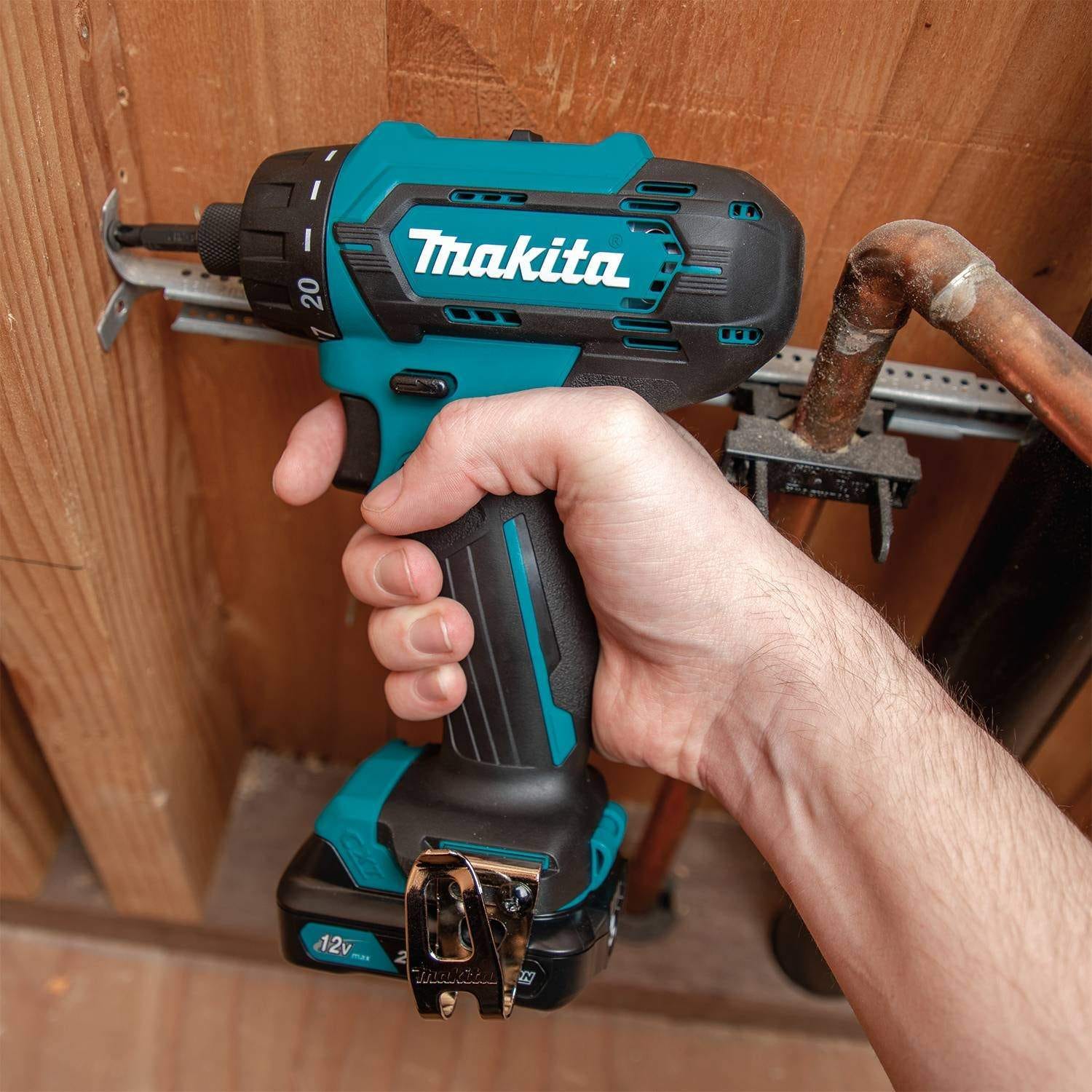 Makita FD10R1 12V max CXT Lithium-Ion Cordless 1/4" Hex Screwdriver Kit (2.0Ah)