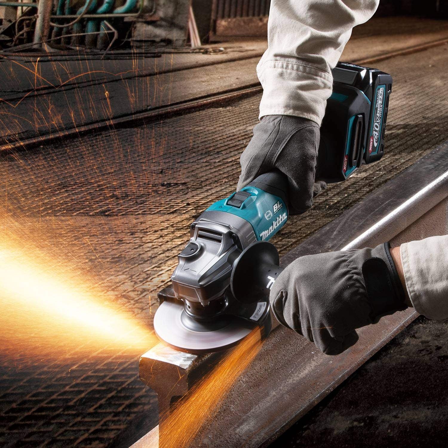 Makita GAG01M1 40V max XGT Brushless Cordless 4-1/2" / 5" Angle Grinder Kit, with Electric Brake (4.0Ah)