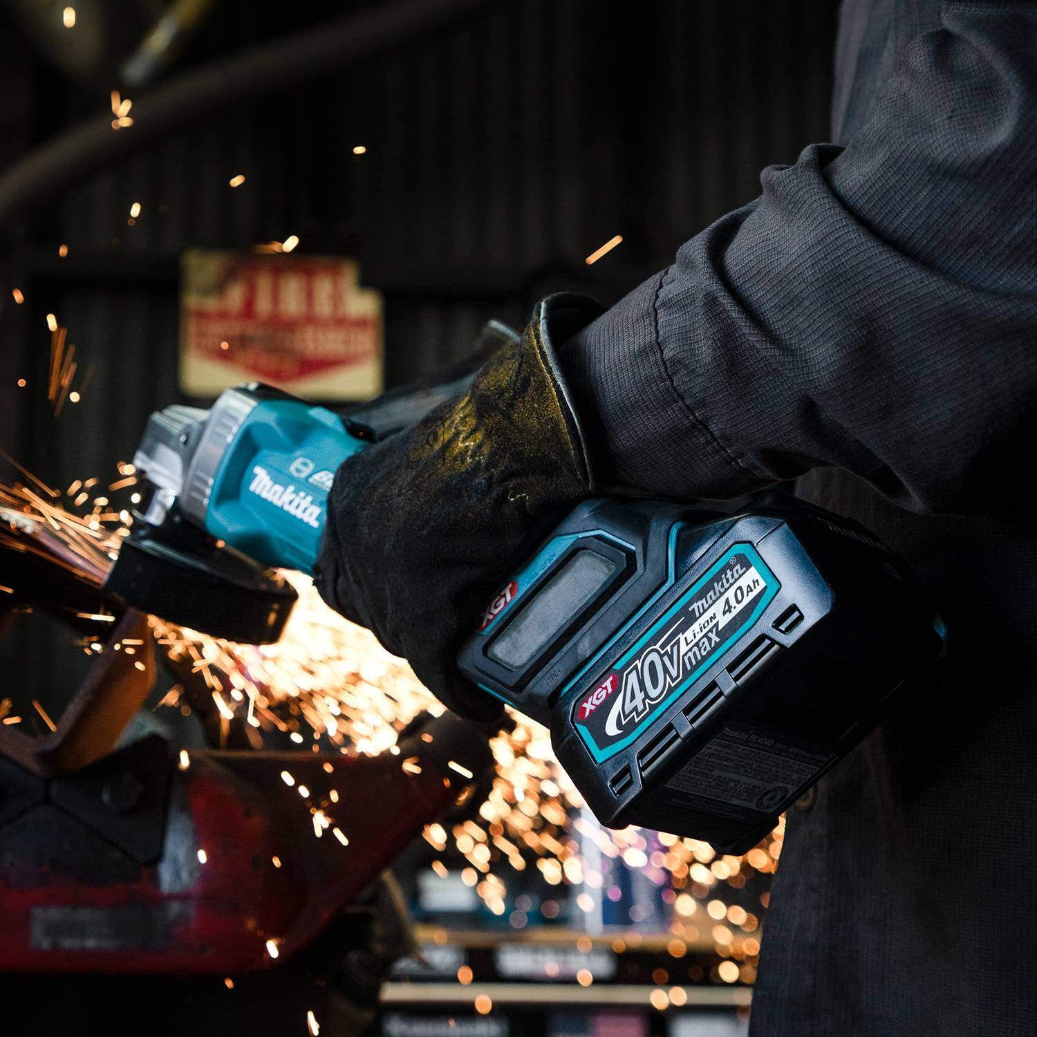 Makita GAG01M1 40V max XGT Brushless Cordless 4-1/2" / 5" Angle Grinder Kit, with Electric Brake (4.0Ah)