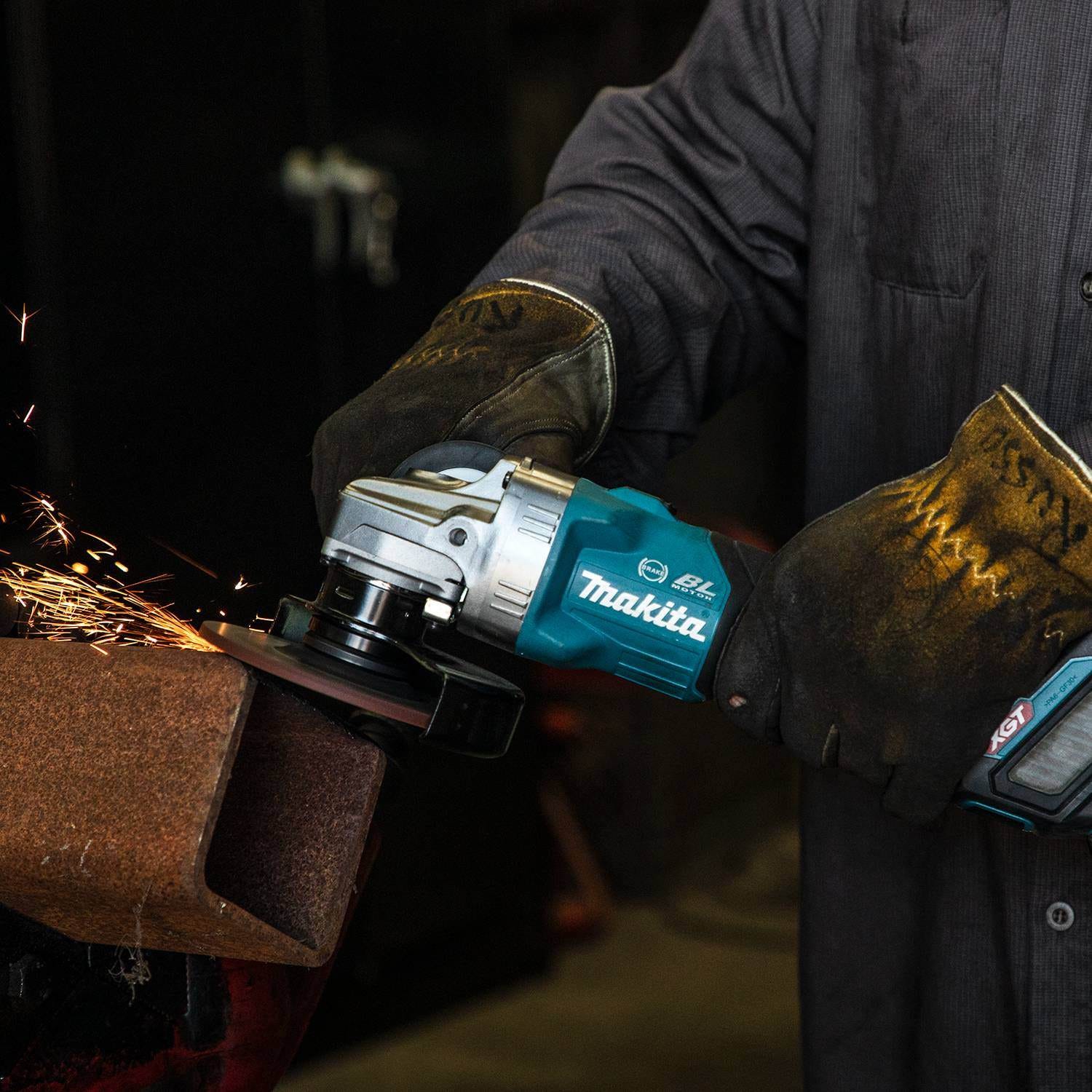 Makita GAG01M1 40V max XGT Brushless Cordless 4-1/2" / 5" Angle Grinder Kit, with Electric Brake (4.0Ah)