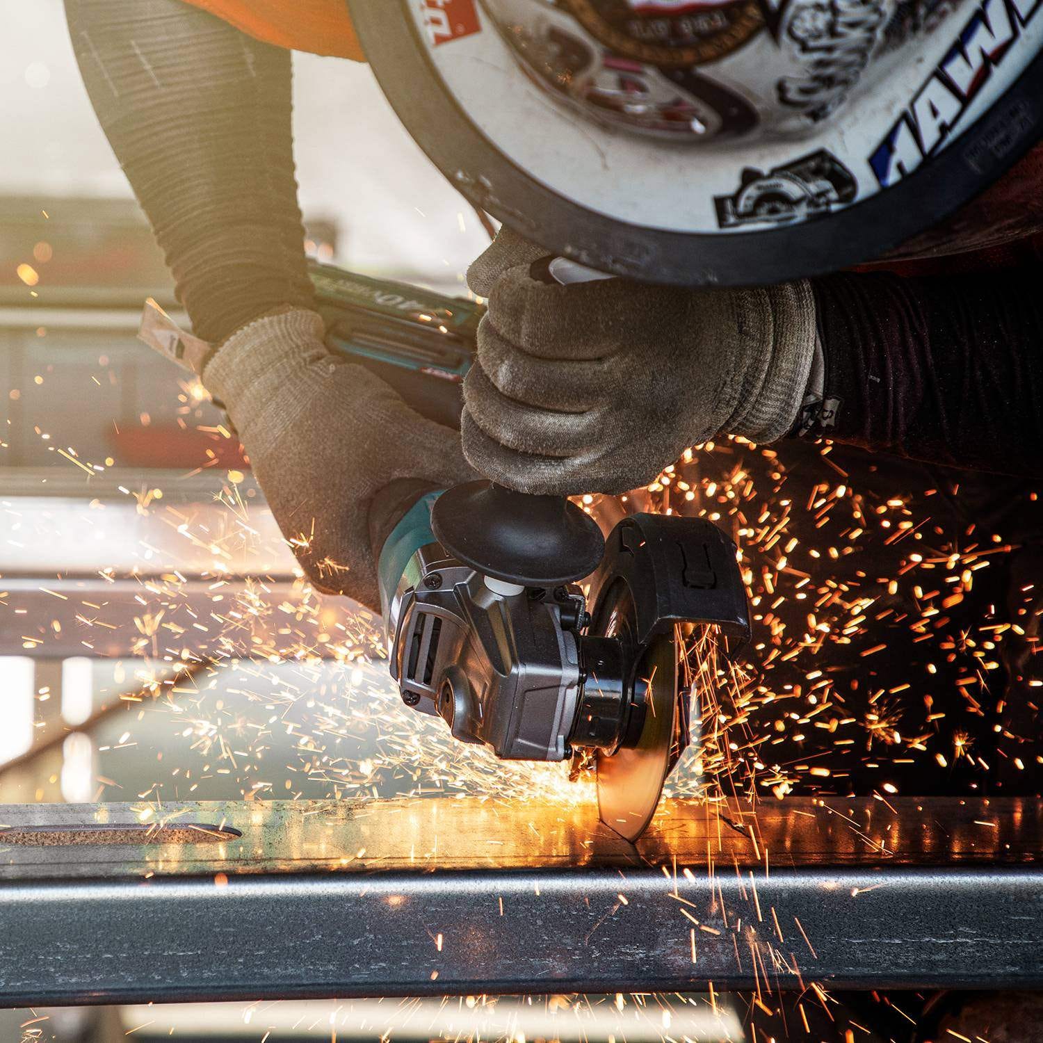 Makita GAG03M1 40V max XGT Brushless Cordless 4-1/2" / 5" Paddle Switch Angle Grinder Kit, with Electric Brake (4.0Ah)