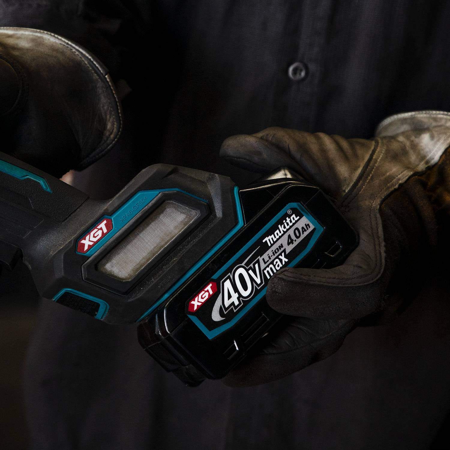Makita GAG03M1 40V max XGT Brushless Cordless 4-1/2" / 5" Paddle Switch Angle Grinder Kit, with Electric Brake (4.0Ah)