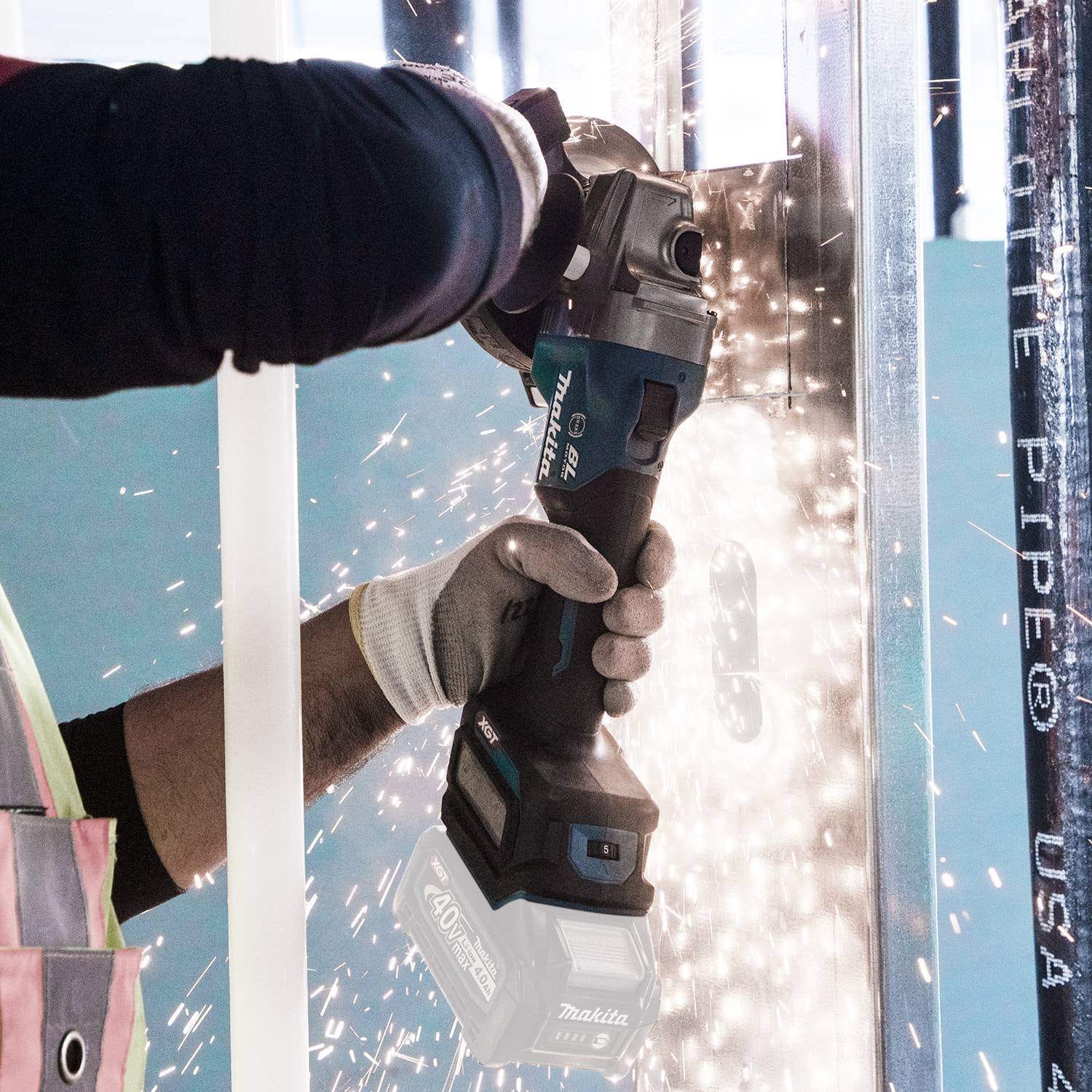 Makita GAG03Z 40V max XGT Brushless Cordless 4-1/2" / 5" Paddle Switch Angle Grinder, with Electric Brake, Tool Only