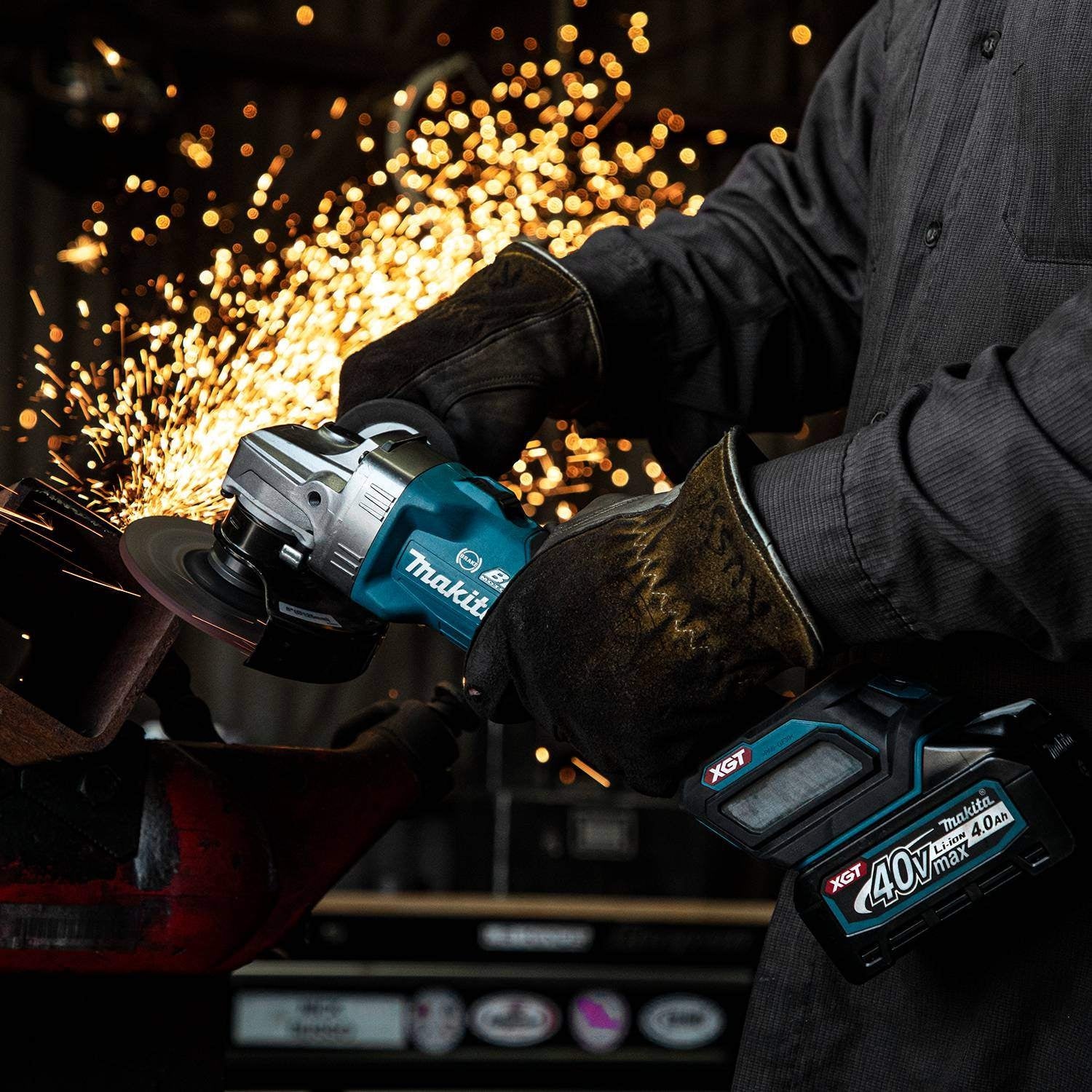Makita GAG04M1 40V max XGT Brushless Cordless 4-1/2" / 5" Angle Grinder Kit, with Electric Brake, AWS Capable (4.0Ah)