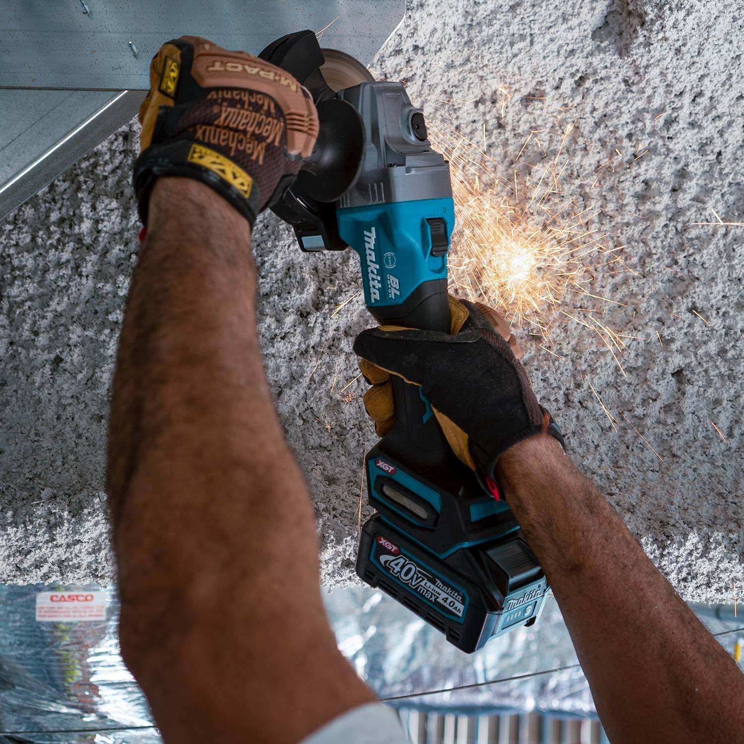 Makita GAG04M1 40V max XGT Brushless Cordless 4-1/2" / 5" Angle Grinder Kit, with Electric Brake, AWS Capable (4.0Ah)