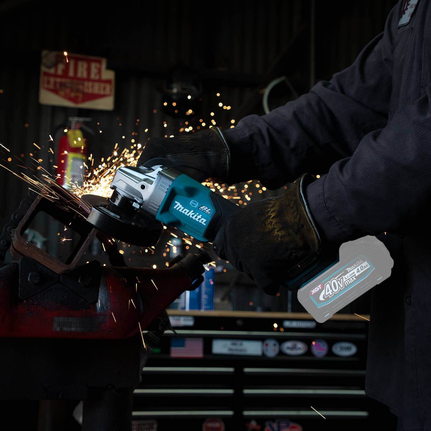 Makita GAG06Z 40V max XGT Brushless Cordless 4-1/2" / 5" Paddle Switch Angle Grinder, with Electric Brake, AWS Capable, Tool Only