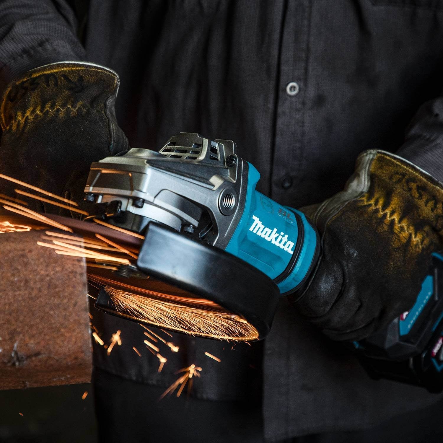 Makita GAG10M1 40V max XGT Brushless Cordless 7" / 9" Paddle Switch Angle Grinder Kit, with Electric Brake, AWS Capable (4.0Ah)