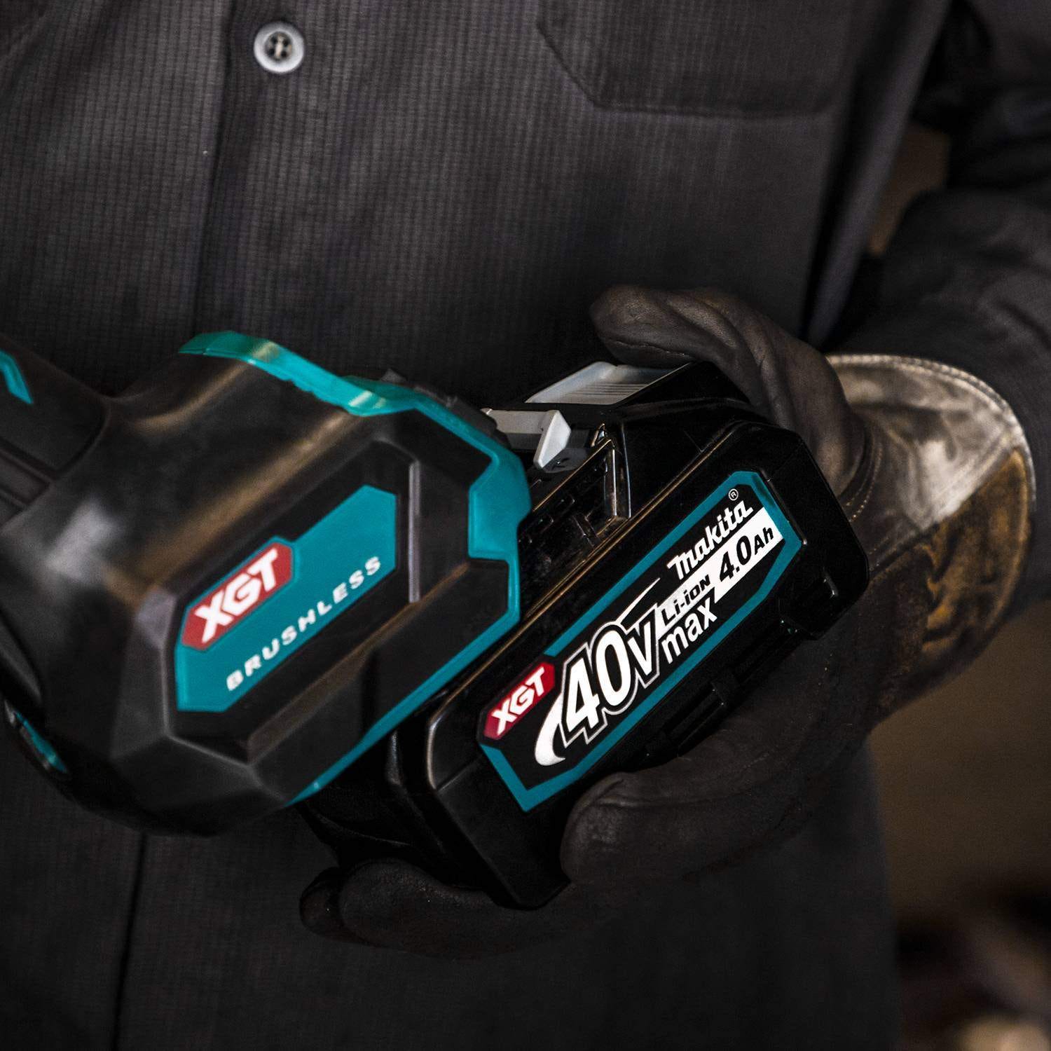 Makita GAG10M1 40V max XGT Brushless Cordless 7" / 9" Paddle Switch Angle Grinder Kit, with Electric Brake, AWS Capable (4.0Ah)