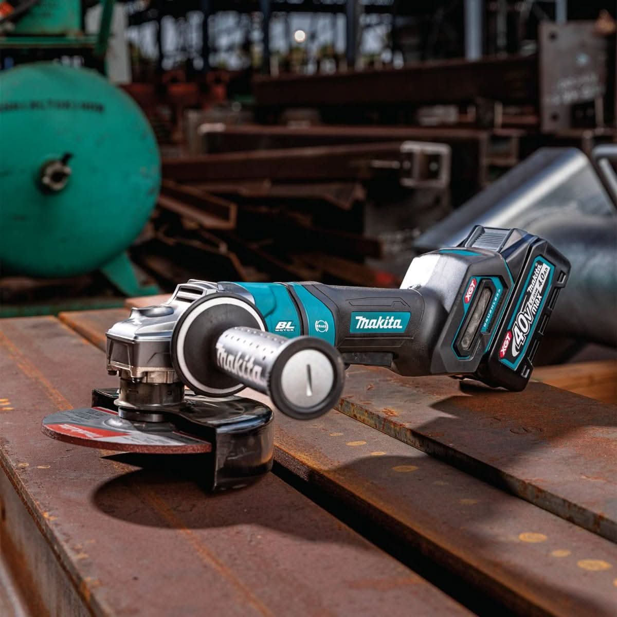 Makita GAG14M1 40V max XGT Brushless Cordless 4-1/2" / 6" Paddle Switch Angle Grinder Kit, with Electric Brake (4.0Ah)