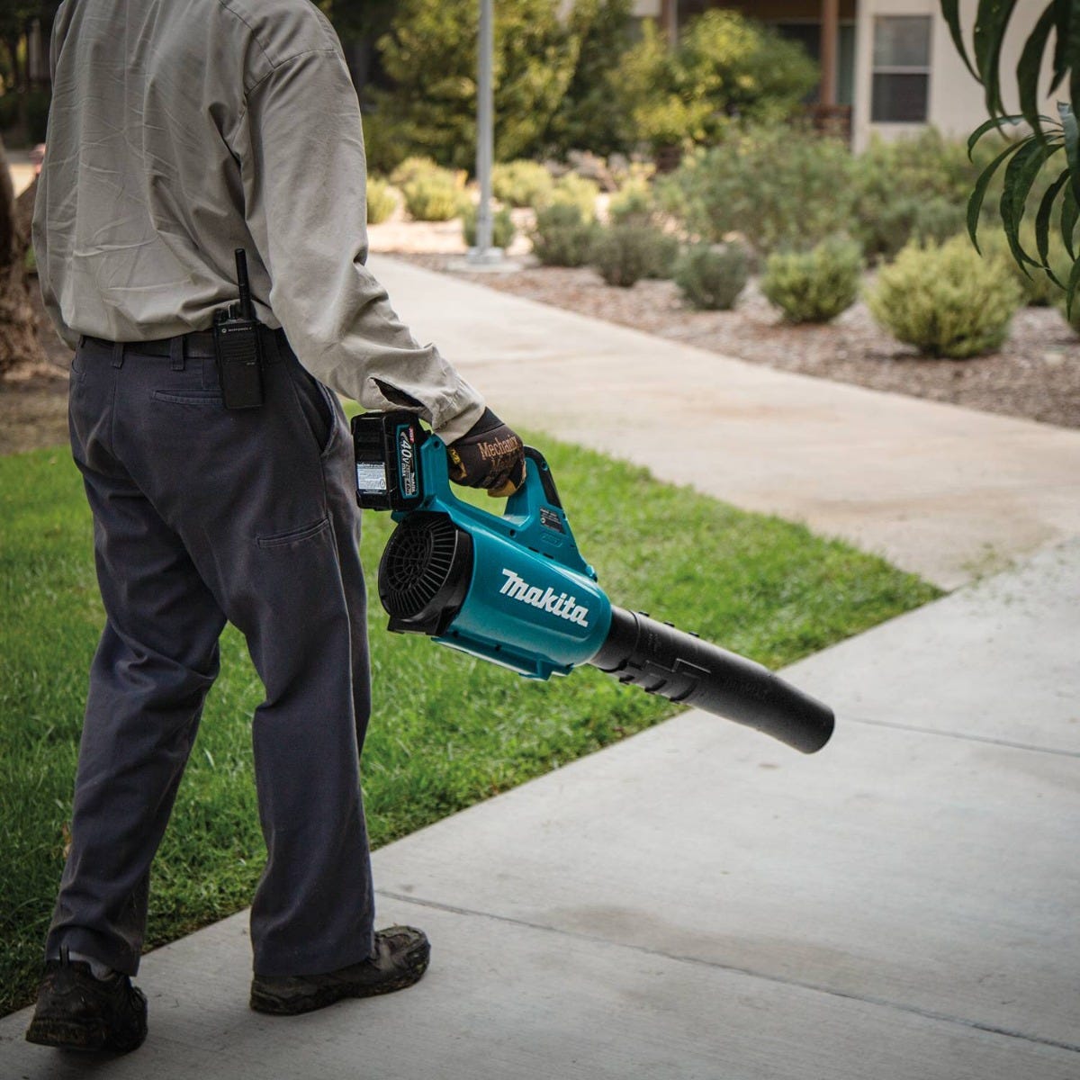 Makita GBU01M1 40V max XGT Brushless Cordless Blower Kit (4.0Ah)