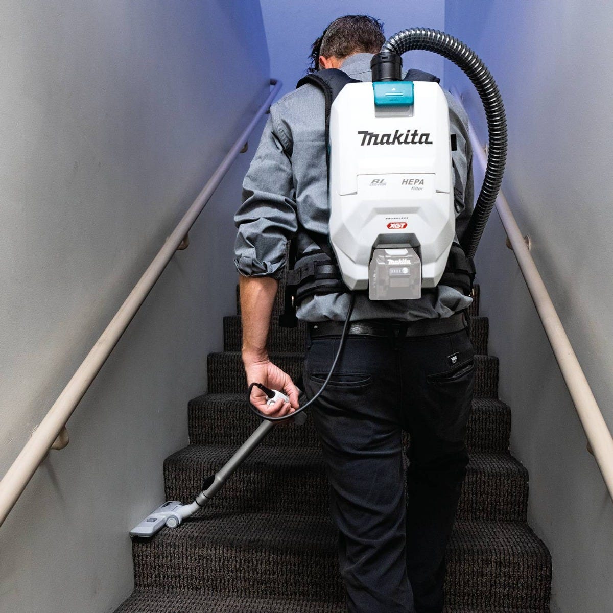 Makita GCV05ZX 40V max XGT Brushless Cordless 2 Quart HEPA Filter Backpack Dry Vacuum, Tool Only