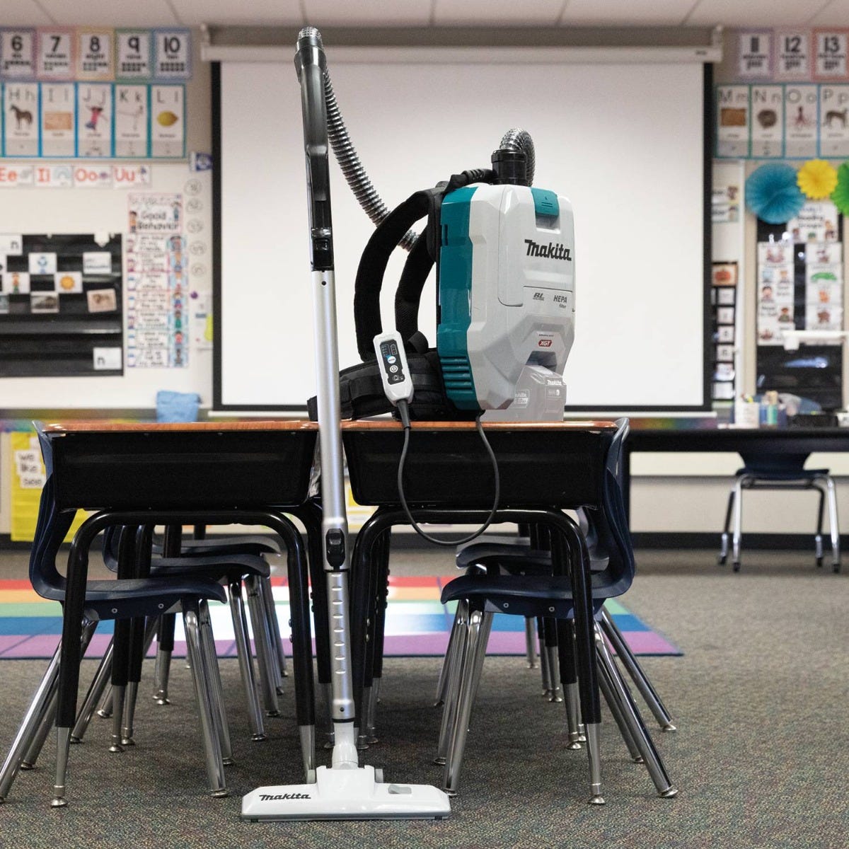 Makita GCV05ZX 40V max XGT Brushless Cordless 2 Quart HEPA Filter Backpack Dry Vacuum, Tool Only