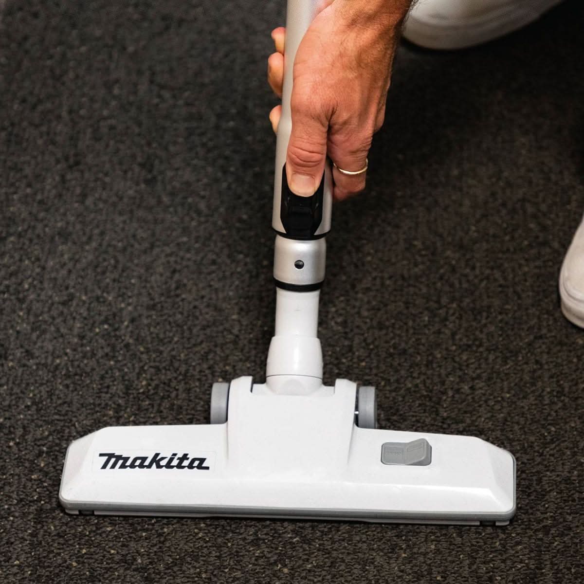 Makita GCV05ZX 40V max XGT Brushless Cordless 2 Quart HEPA Filter