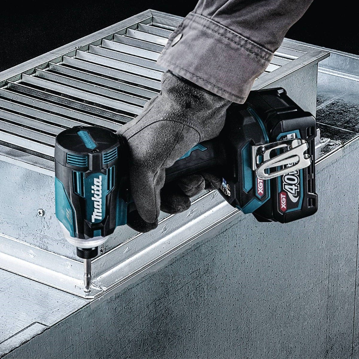 Makita GDT01D 40V max XGT Brushless Cordless 4-Speed Impact Driver Kit (2.5Ah)