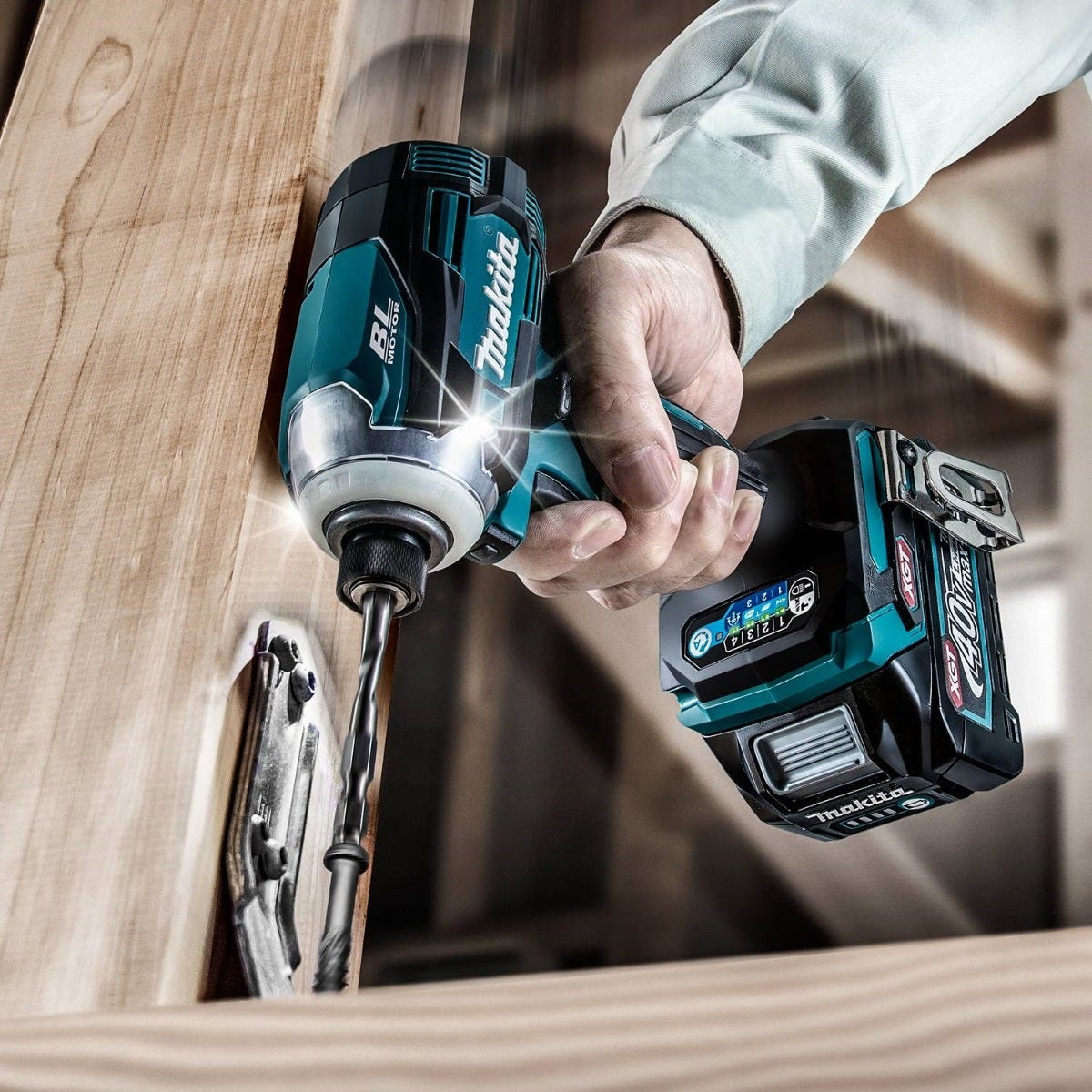 Makita GDT01D 40V max XGT Brushless Cordless 4-Speed Impact Driver Kit (2.5Ah)