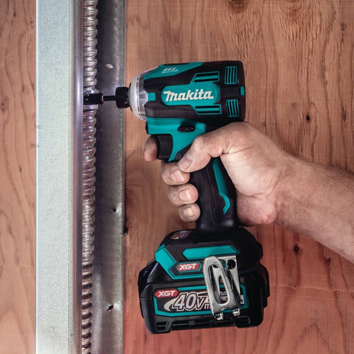 Makita GDT01D 40V max XGT Brushless Cordless 4-Speed Impact Driver Kit (2.5Ah)