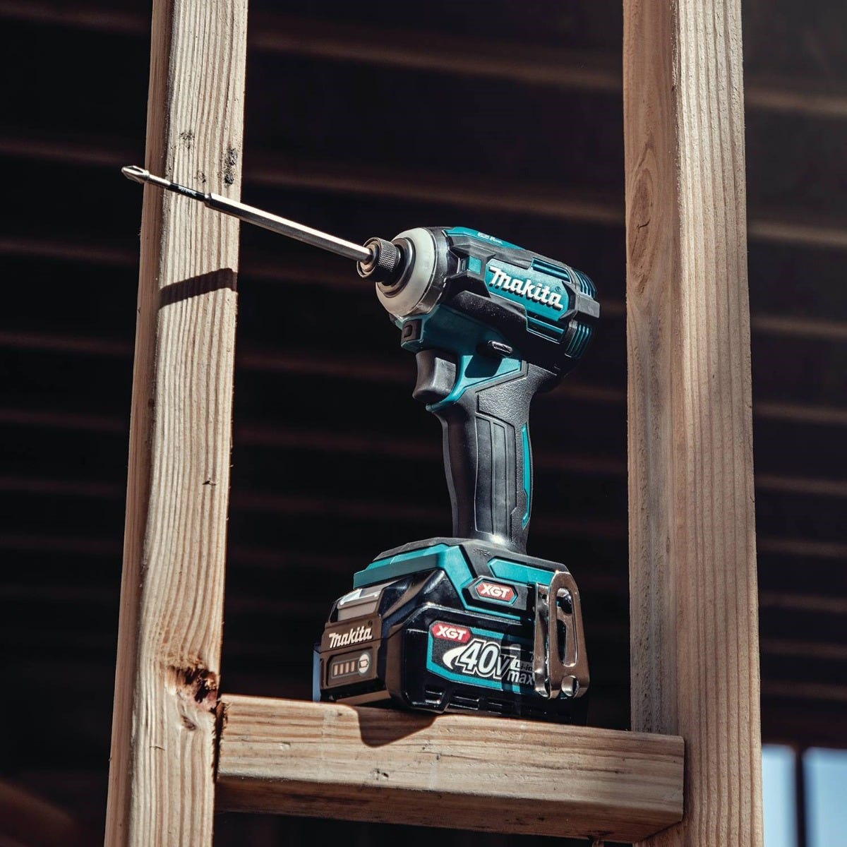 Makita GDT01D 40V max XGT Brushless Cordless 4-Speed Impact Driver Kit (2.5Ah)