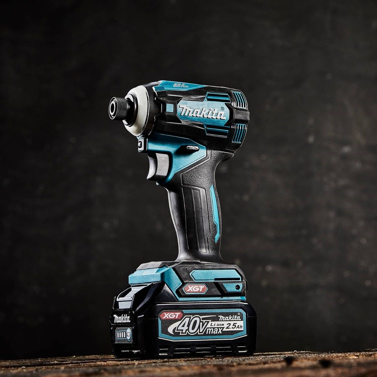 Makita GDT01D 40V max XGT Brushless Cordless 4-Speed Impact Driver Kit (2.5Ah)