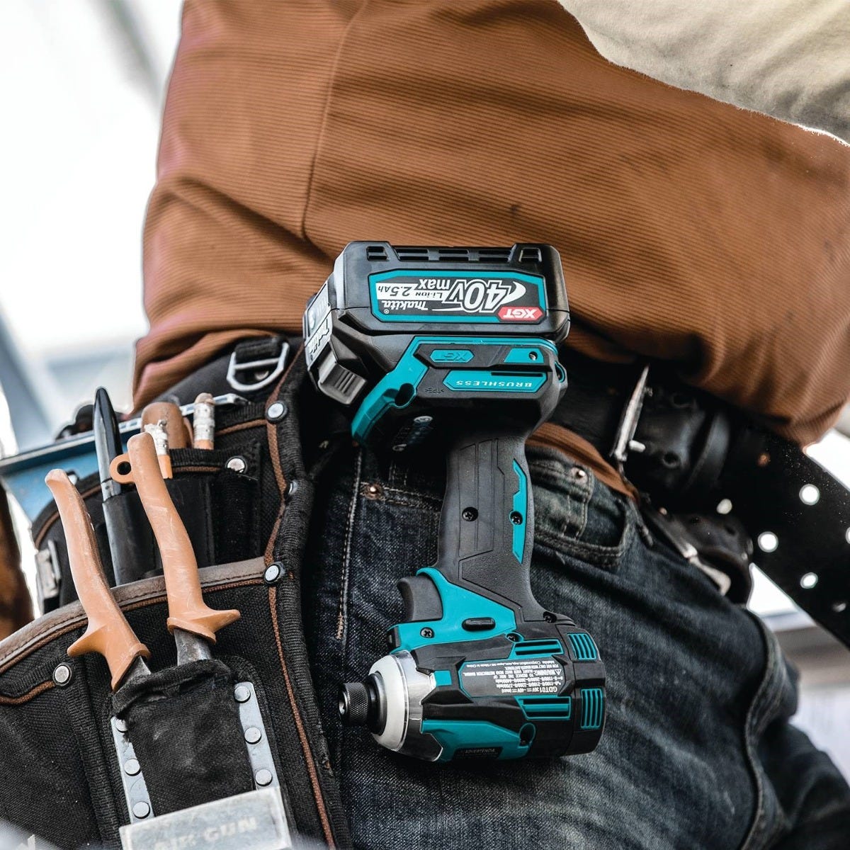 Makita GDT01D 40V max XGT Brushless Cordless 4-Speed Impact Driver Kit (2.5Ah)