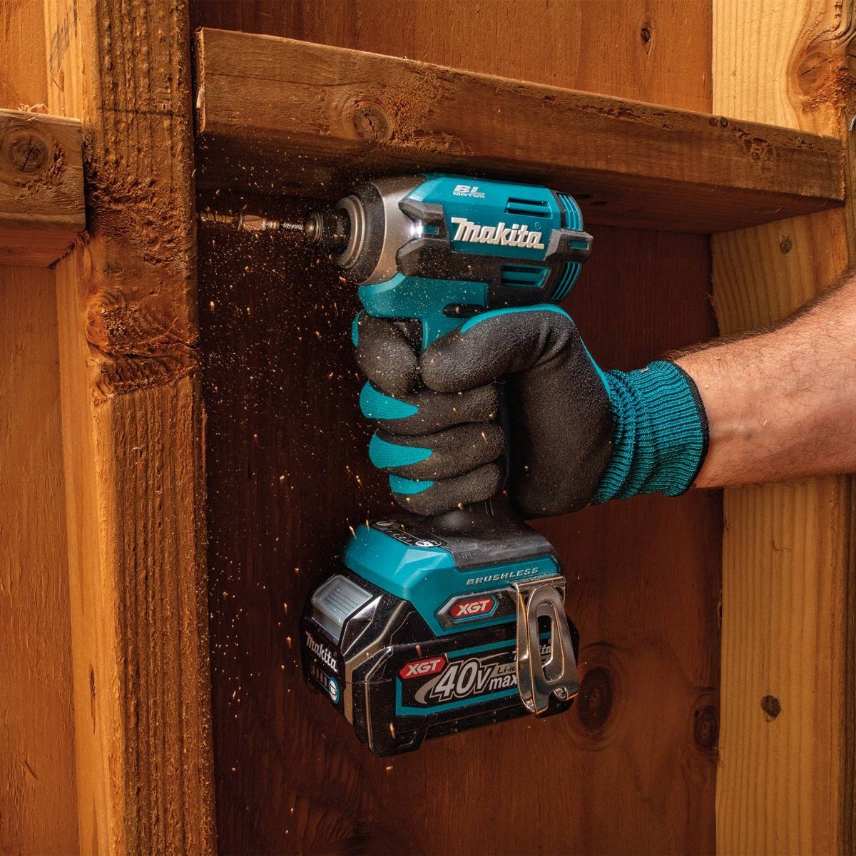 Makita GT201M1D1 40V max XGT Brushless Cordless 2-Pc. Combo Kit (2.5Ah/4.0Ah)