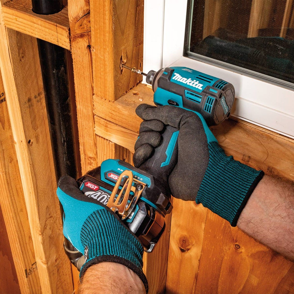 Makita GT201M1D1 40V max XGT Brushless Cordless 2-Pc. Combo Kit (2.5Ah/4.0Ah)