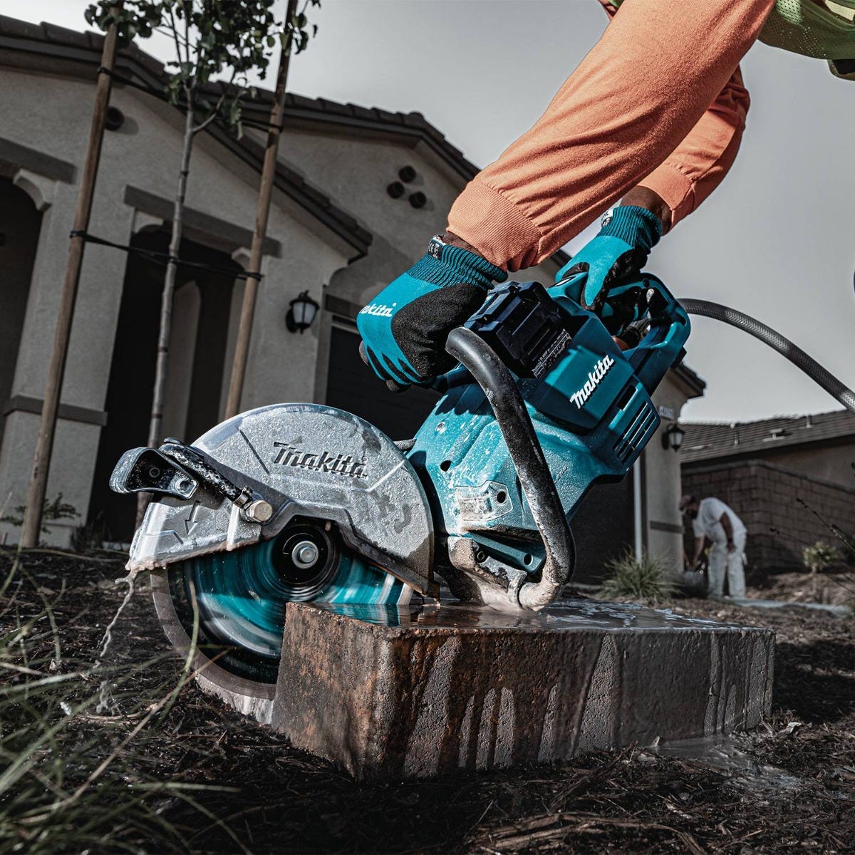 Makita GEC03T 40V max XGT Brushless Cordless 9" Power Cutter Kit, with AFT, Electric Brake (5.0 Ah)