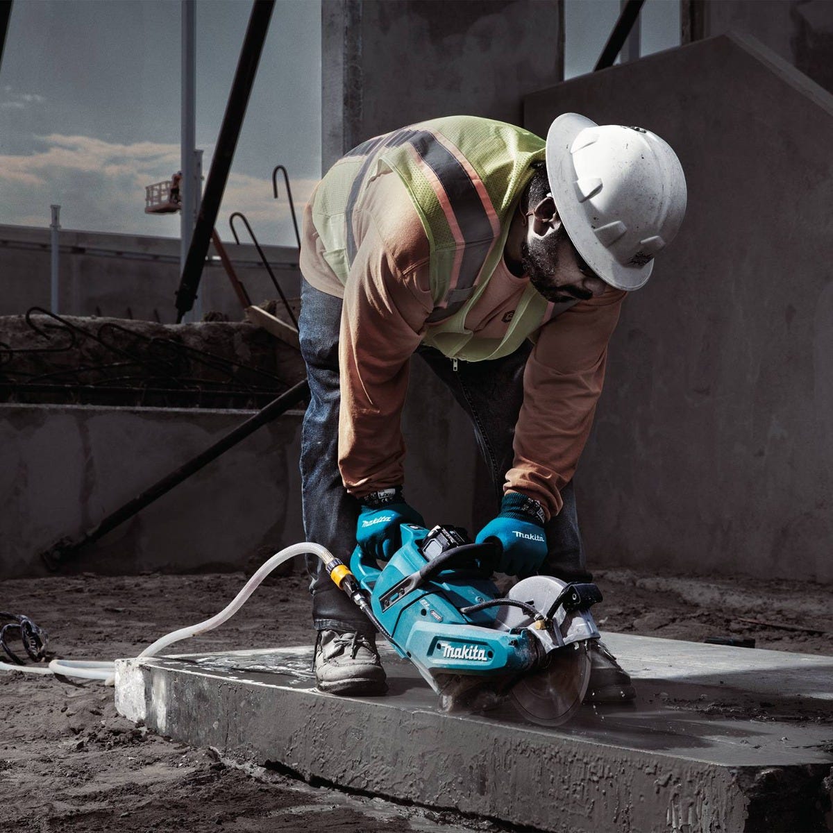 Makita GEC03T 40V max XGT Brushless Cordless 9" Power Cutter Kit, with AFT, Electric Brake (5.0 Ah)