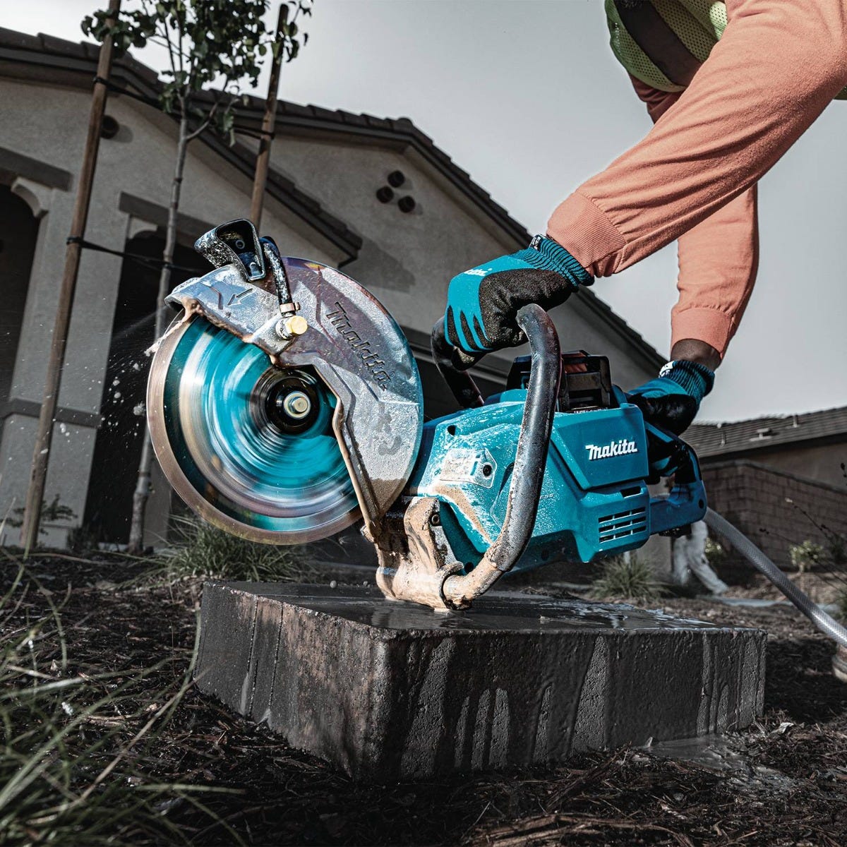 Makita GEC03T 40V max XGT Brushless Cordless 9" Power Cutter Kit, with AFT, Electric Brake (5.0 Ah)