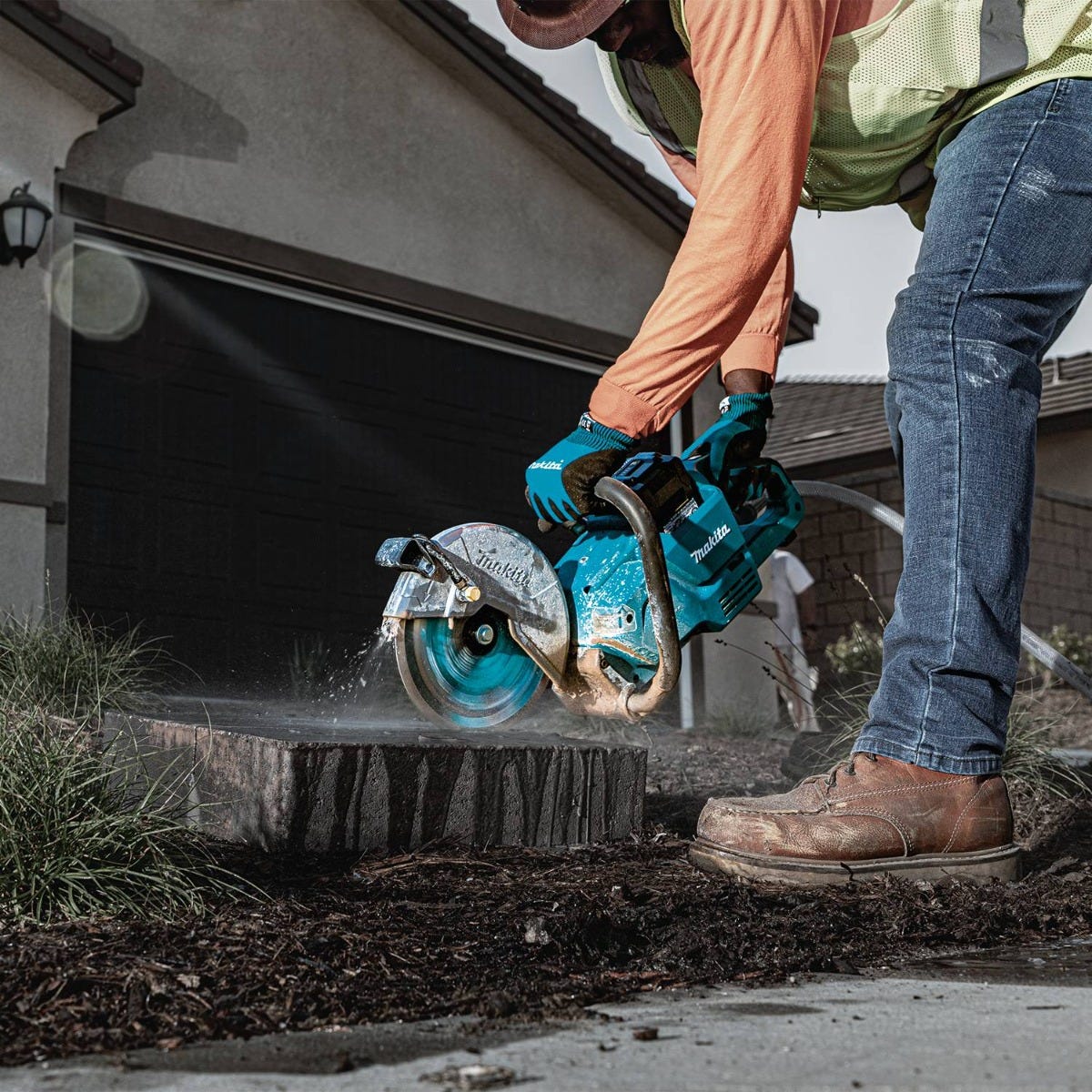 Makita GEC03T 40V max XGT Brushless Cordless 9" Power Cutter Kit, with AFT, Electric Brake (5.0 Ah)