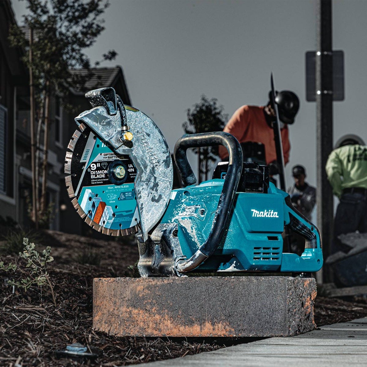 Makita GEC03T 40V max XGT Brushless Cordless 9" Power Cutter Kit, with AFT, Electric Brake (5.0 Ah)