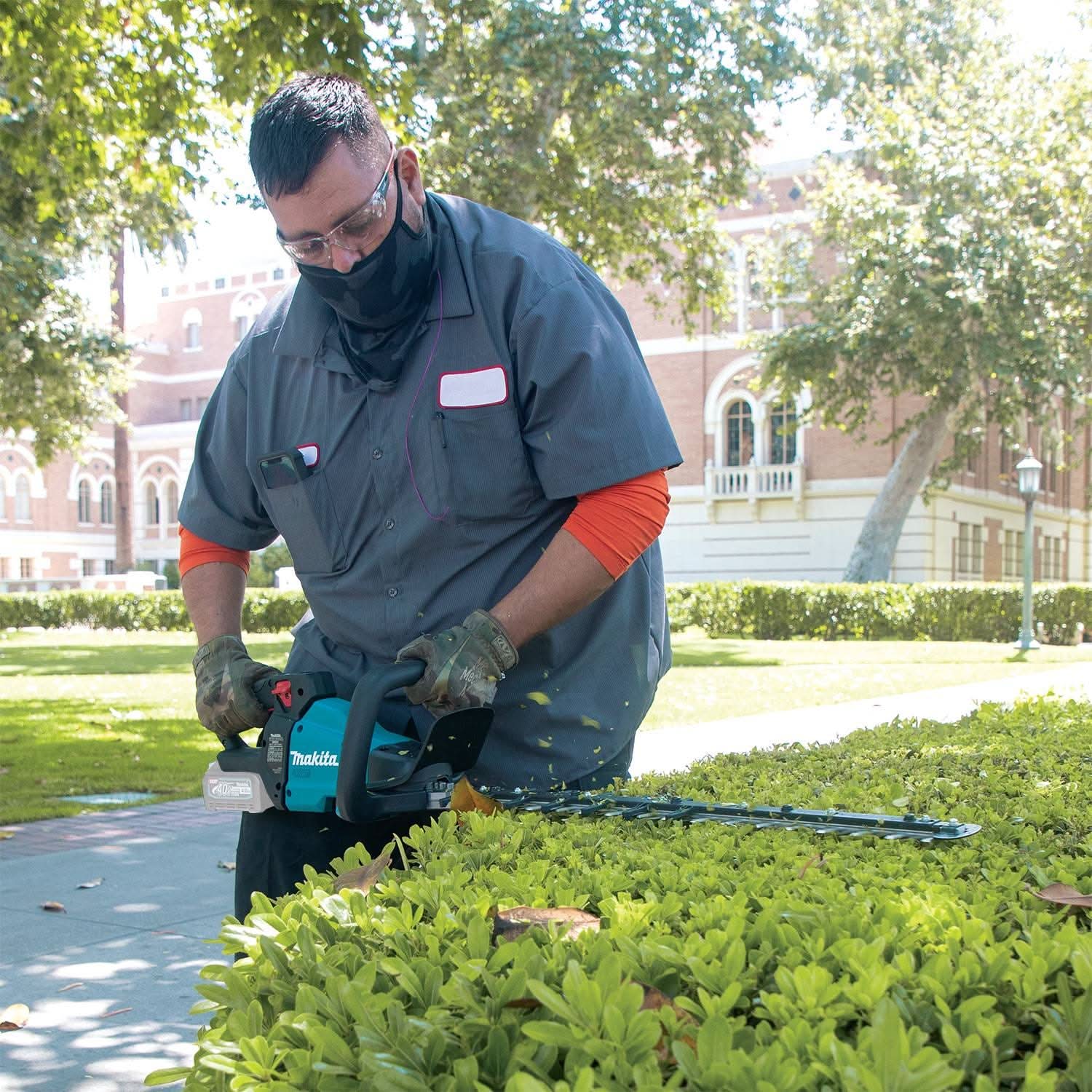 Makita GHU01Z 40V max XGT Brushless Cordless 24" Rough Cut Hedge Trimmer, Tool Only