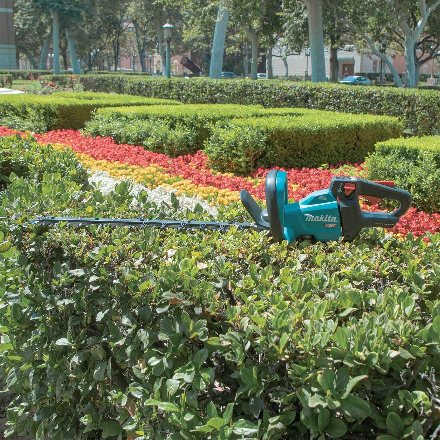 Makita GHU01Z 40V max XGT Brushless Cordless 24" Rough Cut Hedge Trimmer, Tool Only
