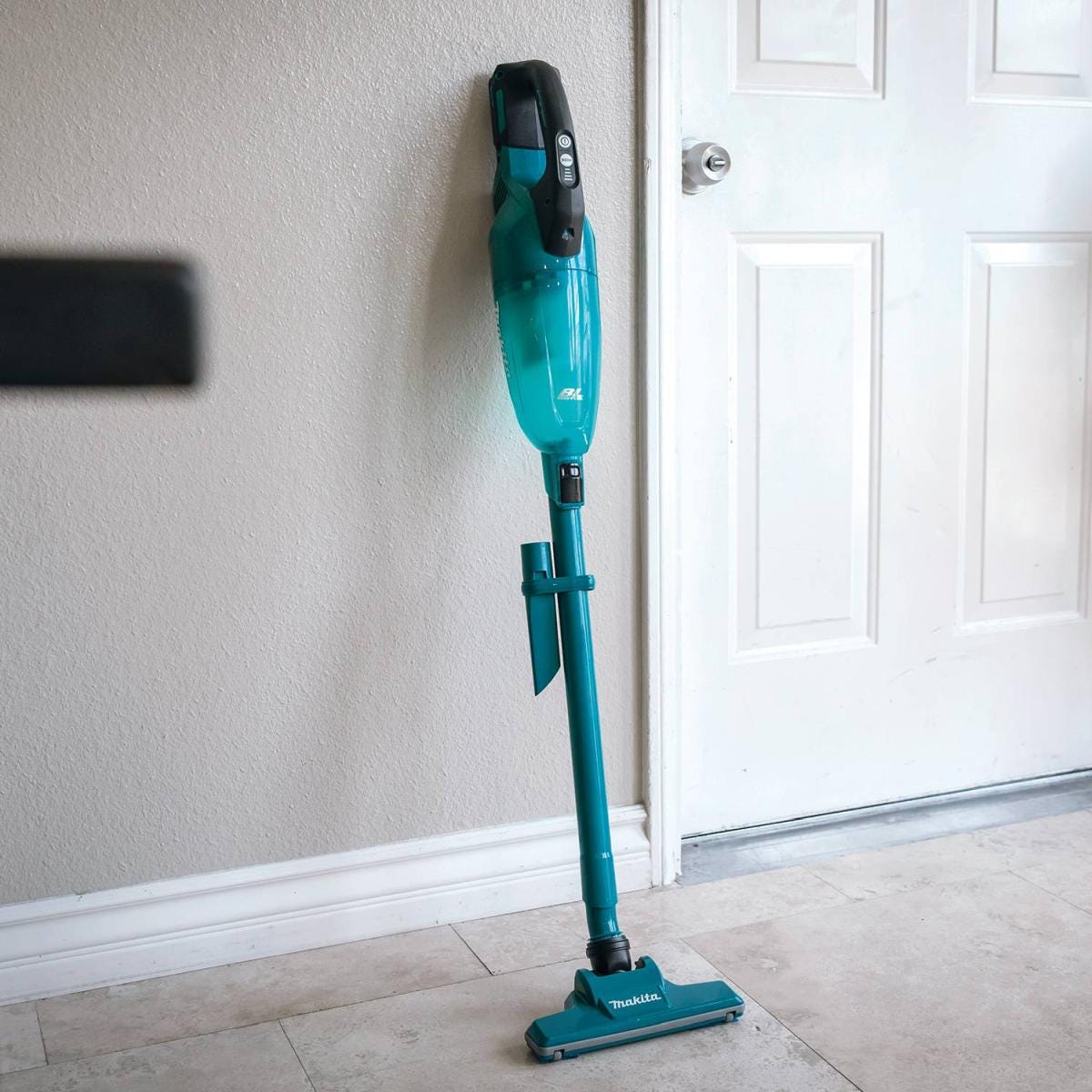 Makita GLC01Z 40V max XGT Brushless Cordless 4-Speed HEPA Filter Compact Stick Vacuum, Tool Only