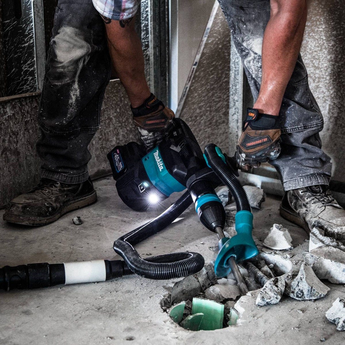 Makita GMH01M1 40V max XGT Brushless Cordless 15 lb. SDS-MAX AVT Demolition Hammer Kit, AWS Capable (4.0Ah)