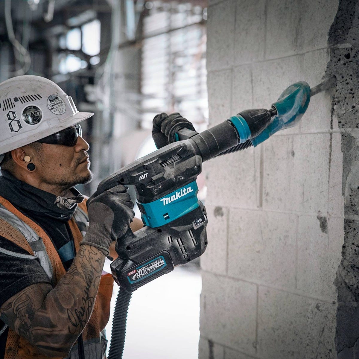 Makita GMH01M1 40V max XGT Brushless Cordless 15 lb. SDS-MAX AVT Demolition Hammer Kit, AWS Capable (4.0Ah)