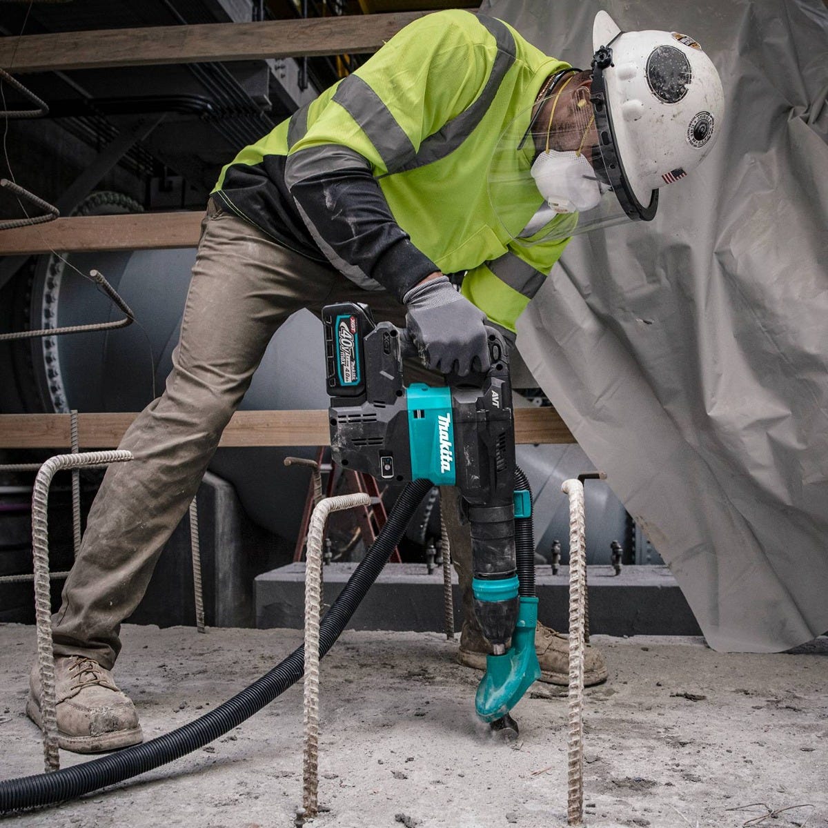Makita GMH01M1 40V max XGT Brushless Cordless 15 lb. SDS-MAX AVT Demolition Hammer Kit, AWS Capable (4.0Ah)