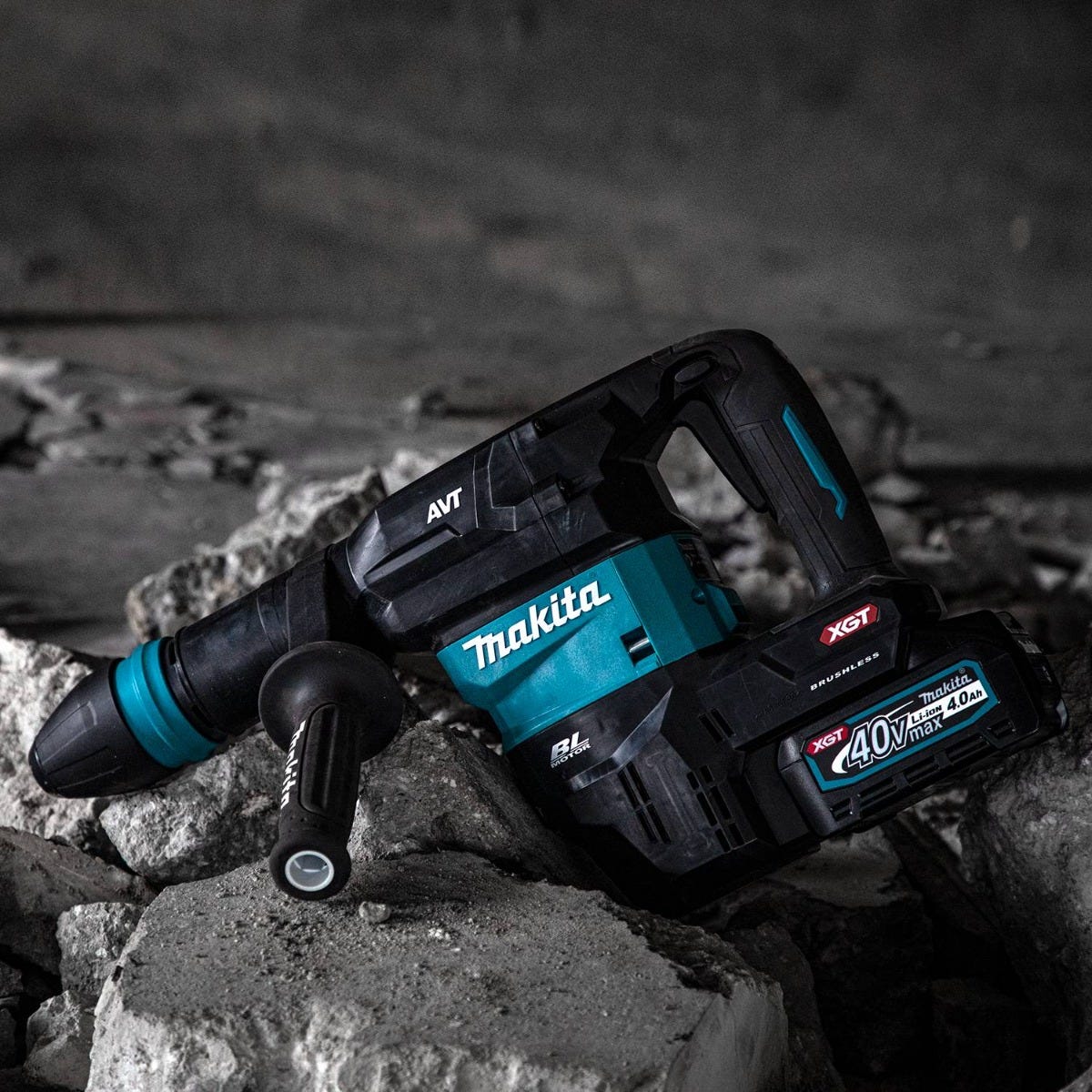 Makita GMH01M1 40V max XGT Brushless Cordless 15 lb. SDS-MAX AVT Demolition Hammer Kit, AWS Capable (4.0Ah)