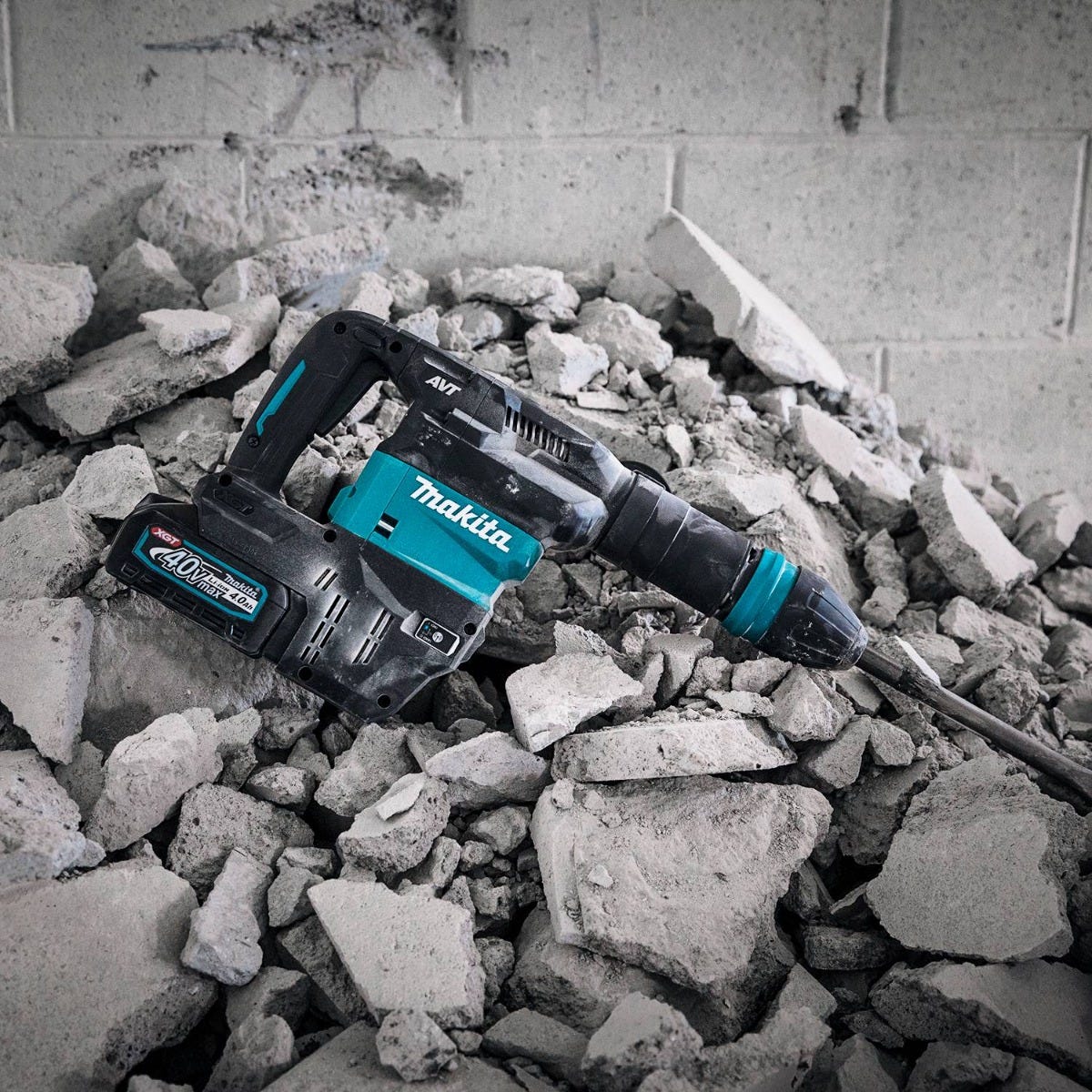 Makita GMH01M1 40V max XGT Brushless Cordless 15 lb. SDS-MAX AVT Demolition Hammer Kit, AWS Capable (4.0Ah)