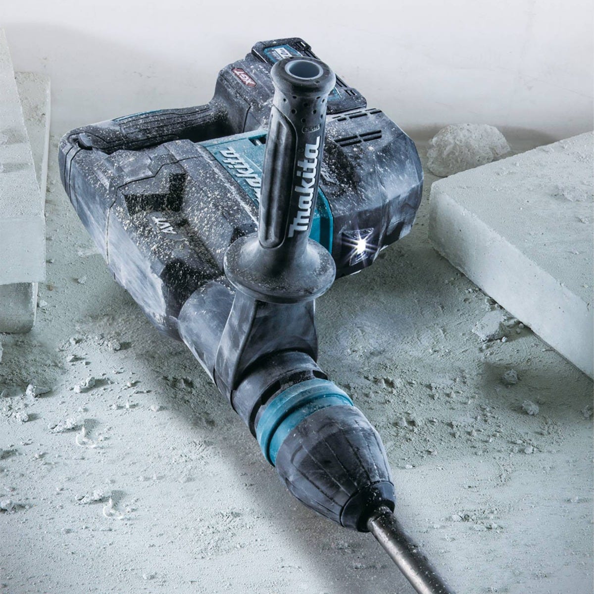 Makita GMH01M1 40V max XGT Brushless Cordless 15 lb. SDS-MAX AVT Demolition Hammer Kit, AWS Capable (4.0Ah)