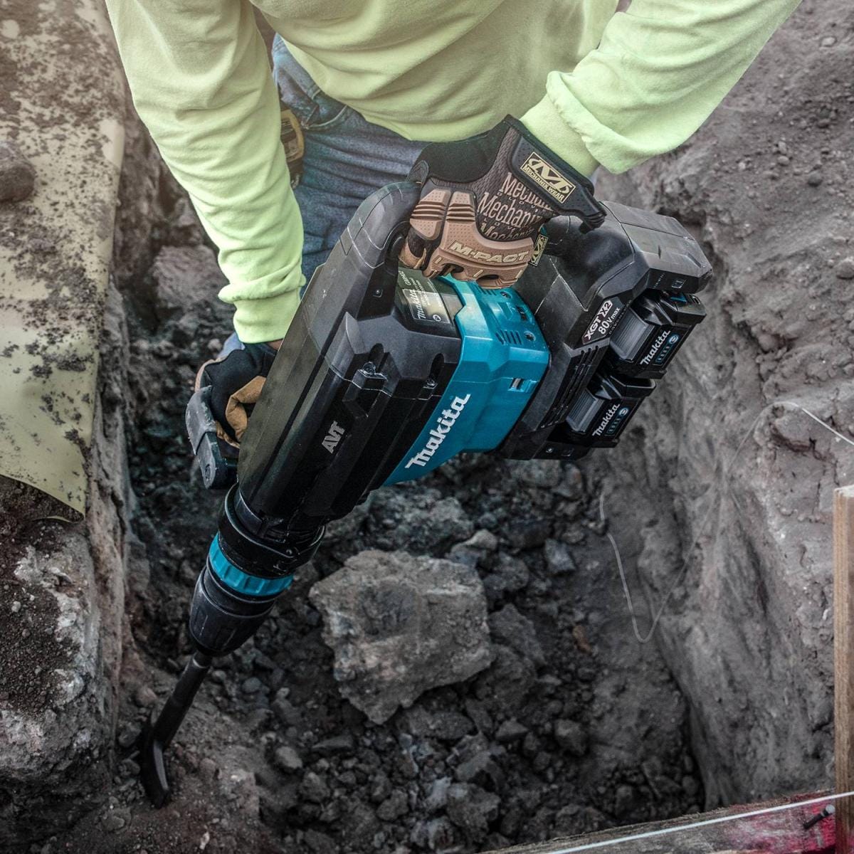 Makita GMH02PM 80V max (40V max X2) XGT Brushless 28 lb. 
SDS-MAX AVT Demolition Hammer Kit, AWS Capable (4.0Ah)