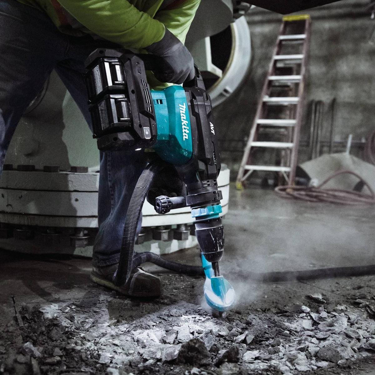 Makita GMH02PM 80V max (40V max X2) XGT Brushless 28 lb. 
SDS-MAX AVT Demolition Hammer Kit, AWS Capable (4.0Ah)