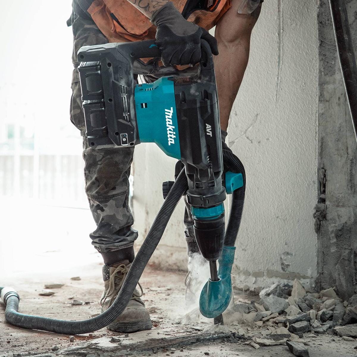 Makita GMH02PM 80V max (40V max X2) XGT Brushless 28 lb. 
SDS-MAX AVT Demolition Hammer Kit, AWS Capable (4.0Ah)