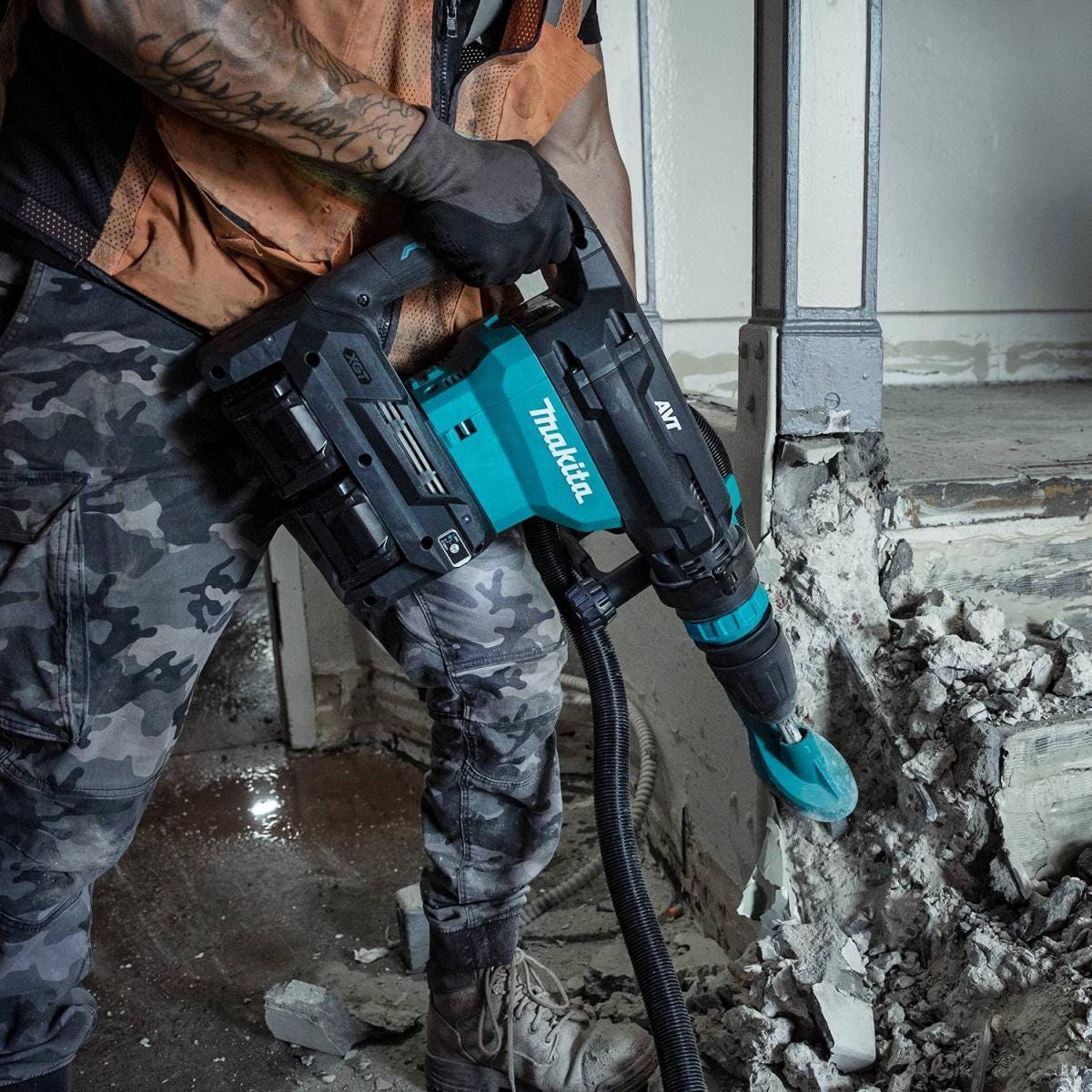 Makita GMH02PM 80V max (40V max X2) XGT Brushless 28 lb. 
SDS-MAX AVT Demolition Hammer Kit, AWS Capable (4.0Ah)